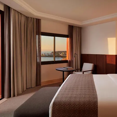 Tivoli La Caleta 阿德耶